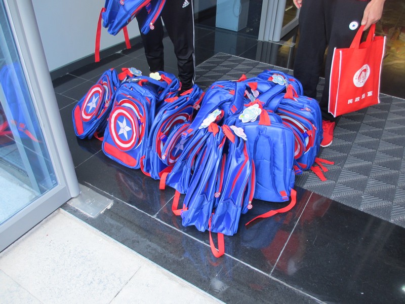 1527829053842131.jpg 送给孩子们的书包.jpg